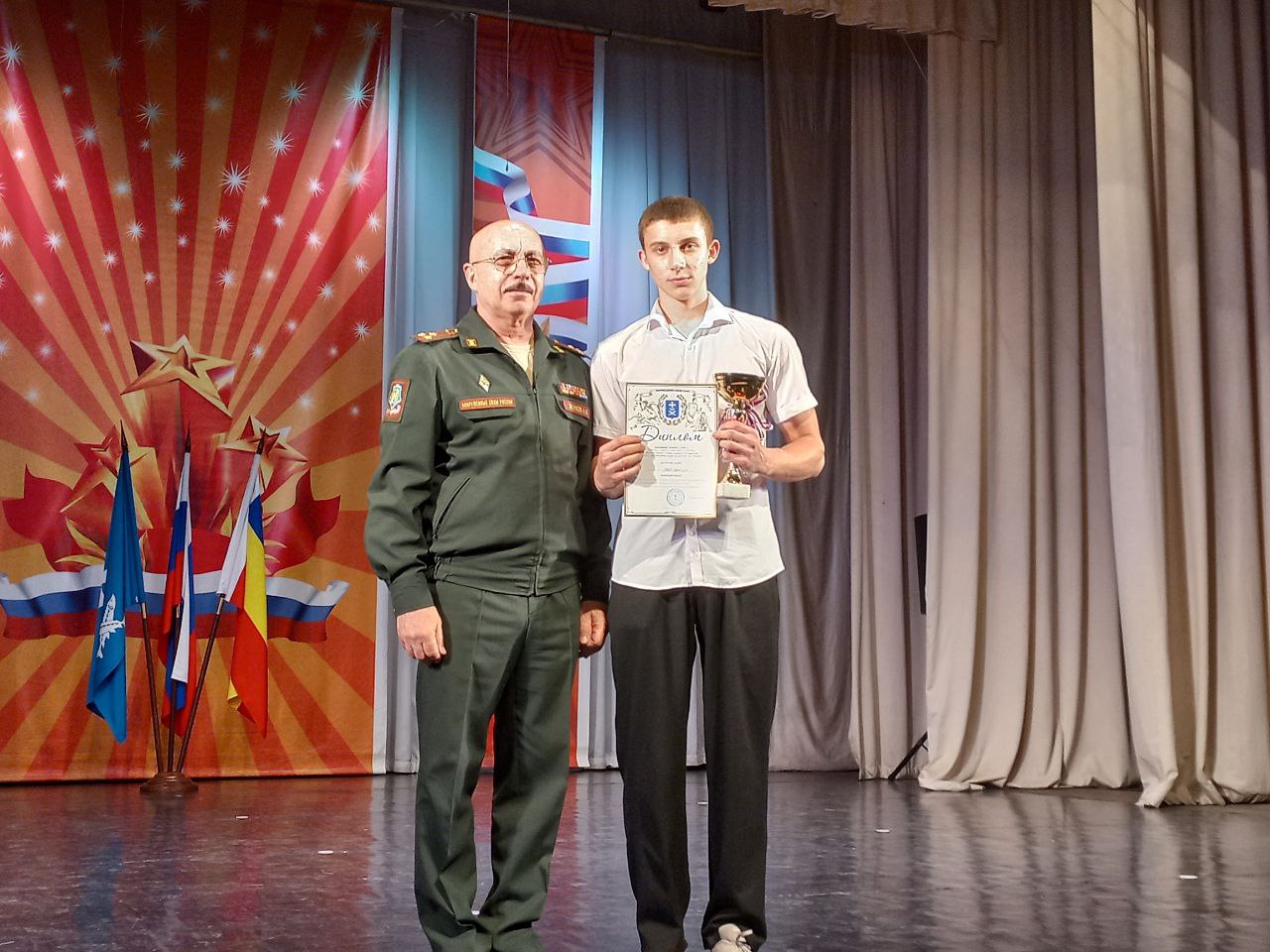 12 апреля в большом зале МБУК ГДК г. Азова прошло мероприятие, посвященное Дню призывника «Служить России»